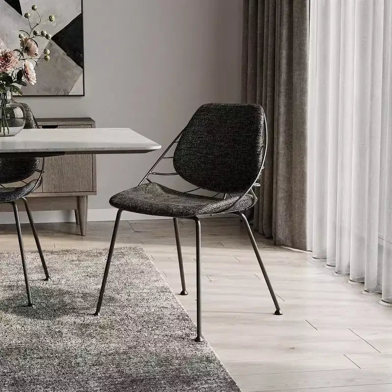 Lot de deux chaises de salle à manger en tissu noir rembourré