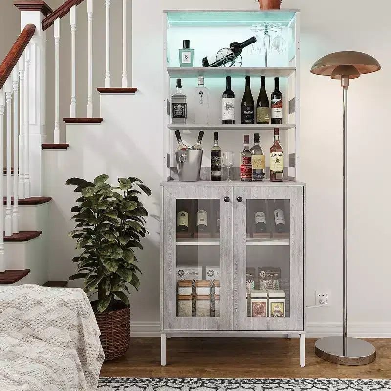 Armoire de cuisine multifonctionnelle avec prises et éclairage LED, rangement à portes vitrées