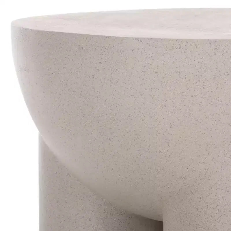 Table d'appoint ronde, grise, motif tambour sculptural