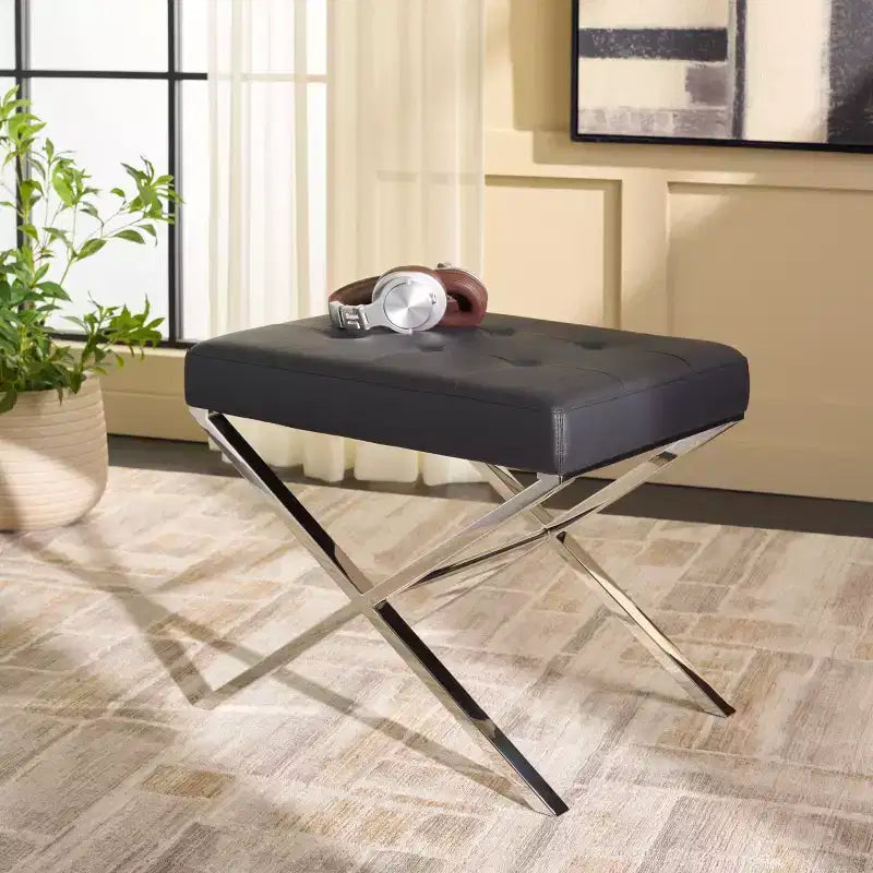 Pouffe moderne et minimaliste en similicuir avec finition chromée